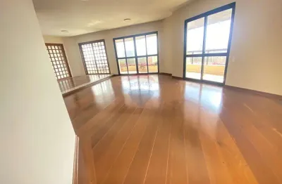 Apartamento para locação, um por andar, 4 dormitórios sendo 2 suítes e 4 vagas na Vila Suzana com 242m²