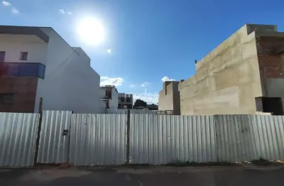 Terreno em condomínio fechado com toda infraestrutura, pronto para construir.