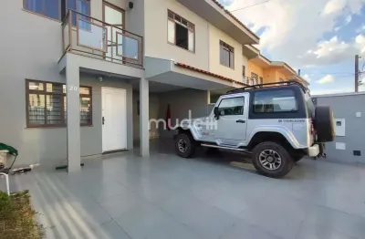 Casa com 3 quartos à venda na Rua Tomás de Aquino, 20, Aristocrata, São José dos Pinhais