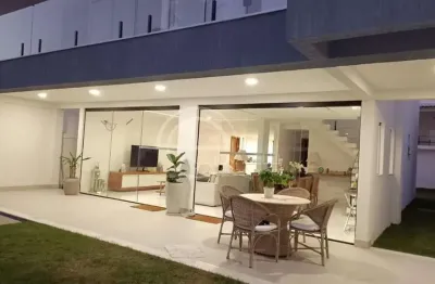Casa no condominio santa helena com 5 suítes e 1.000m² de área