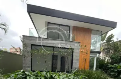 Casa de luxo em condomínio na barra da tijuca, rio de janeiro - 5 quartos, 4 suítes, 3 salas, 300m² de área!