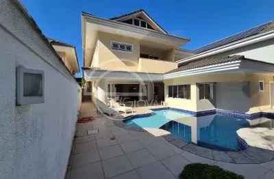 Barra da tijuca casa brezinski no quintas do rio com 669m², 4 suítes, piscina, área gourmet completa e segurança 24hrs