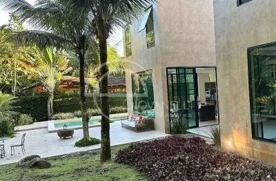 Mansão em design contemporâneo no itanhangá,  550m² em terreno de 2200m², 4 suítes, placas solares, vista para o verde, piscina e segurança 24h