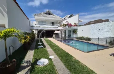 Casa tríplex com 5 suítes e lazer completo no condomínio rio mar, barra da tijuca, com 386m², em localização privilegiada e segurança 24h