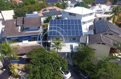 Casa 5 quartos no jardim clube da barra , 238m² com placas solares, lazer completo, segurança 24h e excelente localização