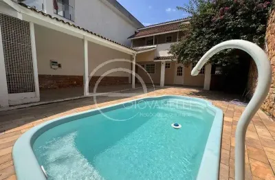 Casa em Condomínio de Luxo na Barra da Tijuca, Rio de Janeiro-RJ: 4 quartos, 1 suíte, 3 banheiros, 3 vagas, 280m².