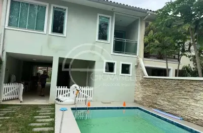 Casa de luxo à venda na Barra da Tijuca, Rio de Janeiro - 4 quartos, 3 suítes, 3 banheiros, 3 vagas de garagem - 275m²