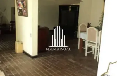 Casa térrea de 329m² com 4 dormr/1suíte, 3 salas, 2 banheiros, no morumbi.