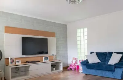 Casa com 4 dorms, 2 suites e 3 vagas no bosque da saúde