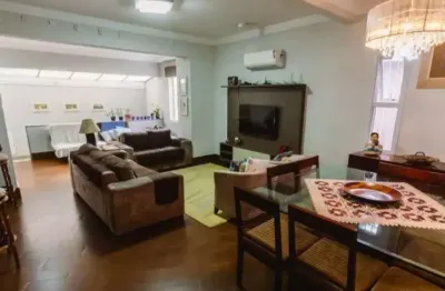 Casa à venda com 240m², 3 quartos e 2 vagas na lapa
