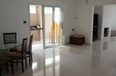 Sobrado residencial de 260m², com 4 dorm sendo 2 suítes, 1 sala, e 5 vagas, à venda na região saúde.