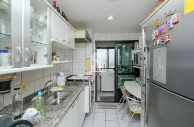 Apartamento de 105m² com três dormitórios (uma suíte, dois banheiros e duas vagas na vila mariana ap