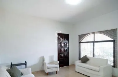 Morumbi - casa de 120m² com 2 quartos, sala, 2 banheiro e 3 vagas.