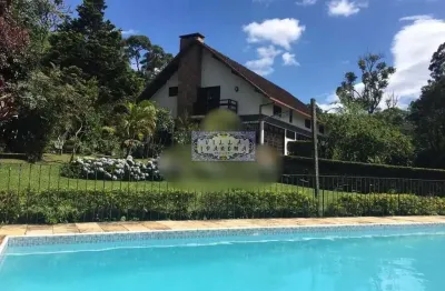 Casa de 477m² com terreno plano de 1.886m² à venda nas braunes, em nova friburgo!