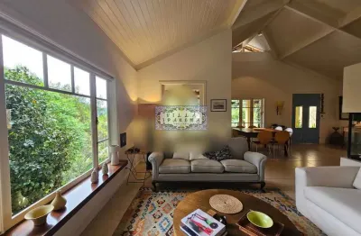 Casa elegante de 230m² em condomínio no cônego, com terreno de 879m², à venda!