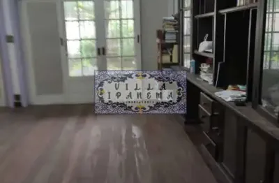 Casa no centro de petrópolis, 297 m² de área útil e 750 m² de área total, perfil para pousada e afins