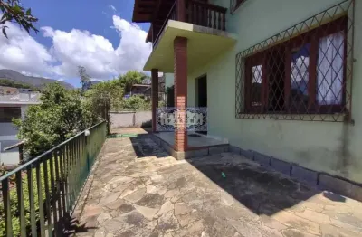 Casa com 3 quartos à venda na rua durval fonseca, jardim europa, teresópolis, 150 m2 por r$ 1.250.000
