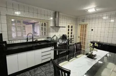 Casa com 3 quartos, sendo 1 suíte,  3 vagas cobertas, localizada no jardim centenário, valinhos