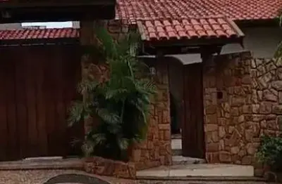 Linda casa com 4 quartos, para venda,  em região privilegiada de valinhos