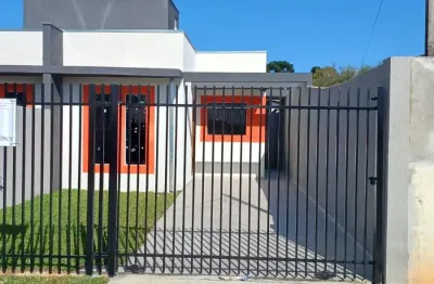 Casa à venda na Rua Sapopema, 323, Guaraituba, Colombo