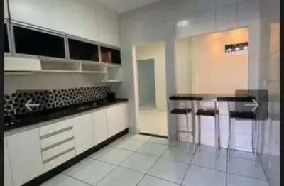 Vendo casa com 2/4 no bairro cento américa (fica próximo da avenida do cpa)