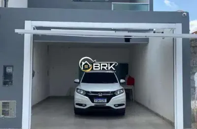 Sobrado de 3 dormitório sendo uma suíte, com piscina churrasqueira, garacem para 2 carros