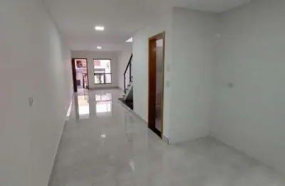 Sobrado novo – 160 m², 3 dorms (1 suíte com sacada), 4 vagas cobertas e churrasqueira – vila granada