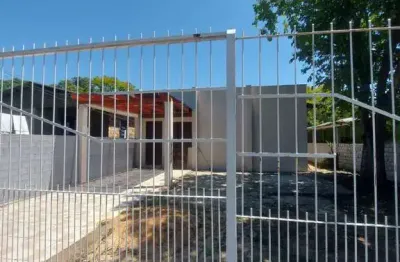 Casa 2 dorimitórios 1suíte  individual no pátio terreno 10x30