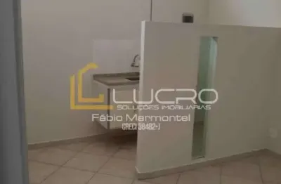 Casa.v.industrial. area construda 191m2. quintal com lagoa e arvores frutiferas.