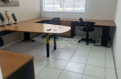 Sala para aluguel com 30 m² e 1 quarto em Vila Santa Izabel, Bauru - SP