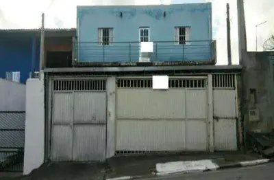 Venda de casa bairro barreto/arujá com 2 casas, uma sala comercial e três salões de aproximadamente 80m² cada. (obra em andamento). local bem reservad