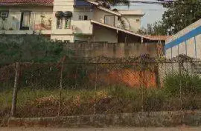 Venda de terreno na vila são joão, em poá/sp, excelente oportunidade de 540m² em 4 lotes de 5x27, pouco aclive e murado com portão. consulte-nos.
