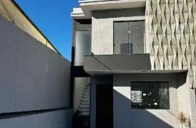 Venda de sobrado na vila lavínia, em mogi das cruzes/sp, 100m² com 3 quartos, suíte, quintal espaçoso e gramado, garagem para 4 autos. consulte-nos.