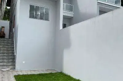 Venda de sobrado no jardim amazonas, em itaquaquecetuba/sp, 70m² com 2 quartos, quintal gramado, churrasqueira e 02 vagas para auto. consulte-nos.