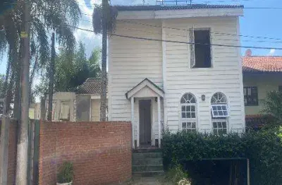 Venda de terreno no condomínio aruã, em mogi das cruzes/sp, com área de 600m² e uma casa grande que necessita de reforma geral. consulte- nos.