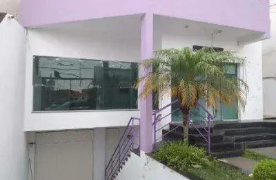 VENDA DE SALÃO COMERCIAL NO ALTO DO IPIRANGA, EM MOGI DAS CRUZES, aréa de 376m², garagem coberta e quintal com churrasqueira. CONSULTE-NOS.