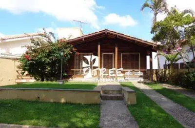Venda de casa no condomínio arujá country club, 250m² c/ 2 quartos, suíte c/ sacada, salão com churrasqueira e forno de pizza e 4 vagas. consulte-nos.