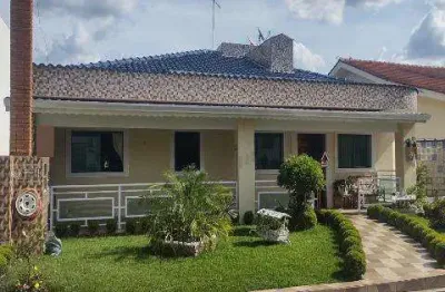 Venda de casa no condomínio arujá country club em arujá/sp, 375m² c/ 4 quartos, sacadas, salão de festa, churrasqueira, piscina e 8 vagas consulte-nos