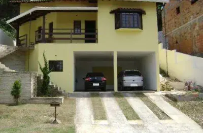 Venda de casa no condomínio arujá country club, em arujá/sp, 220m² com 4 dorm, 2 salas, churrasqueira, forno a lenha, piscina e 4 vagas. consulte-nos.