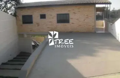 Venda e locaçao de casa no condomínio arujá country club, 293m² com 3 quartos, suíte, cozinha com muita luz natural e 6 vagas para auto. consulte-nos.