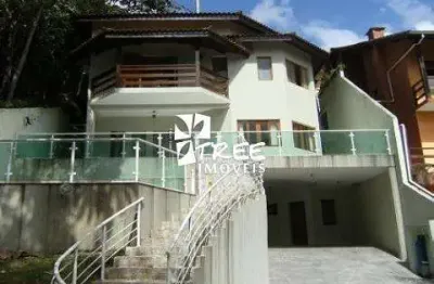 Venda de casa no condomínio arujá country club, em arujá/sp, 262m² com 03 suítes, varanda, 03 salas, lavabo, 03 vagas e churrasqueira. consulte-nos.