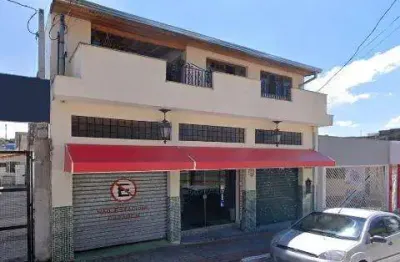 Locação de casa residencial/comercial no centro de arujá/sp, com 2 quartos, sala c/ 2 ambientes, varanda na frente e nos fundos e 1 vaga. consulte-nos
