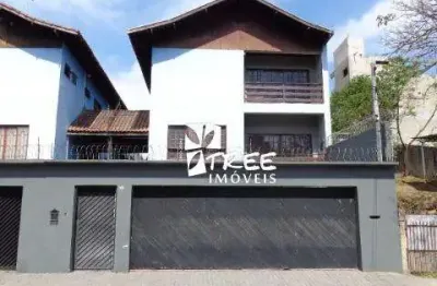 Locação de sobrado no arujamérica, em arujá/sp, 450m² com 4 quartos, suíte com a/c, varanda, 4 salas, quintal, lavandeira e 4 vagas. consulte-nos.
