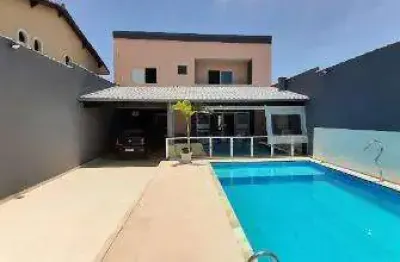 VENDA DE SOBRADO DE ALTO PADRÃO EM ITANHAÉM/SP, A 200M DA PRAIA DE BALNEÁRIO, 320m² 6 quartos, suítes, piscina, churrasqueira e 8 vagas. CONSULTE-NOS.