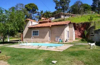 Venda de chácara no vista alegre, em arujá/sp, 1.000m² com imóvel de 160m², 2 quartos, suíte, quintal com piscina e garagem coberta. consulte-nos.