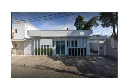 Locação de salão comercial no jardim rincão, em arujá/sp, 250m² com 02 salões, recepção, banheiros e estacionamento de 100m². consulte-nos.