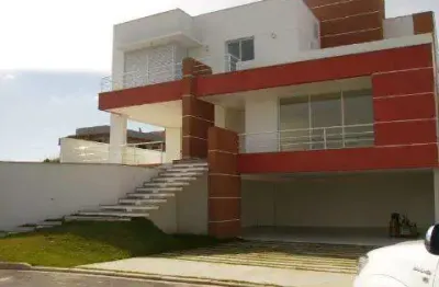 Venda de sobrado no condomínio verdes lagos, em arujá/sp, com 453m², 05 suítes, piscina, churrasqueira, 03 salas e 04 vagas cobertas, consulte-nos.