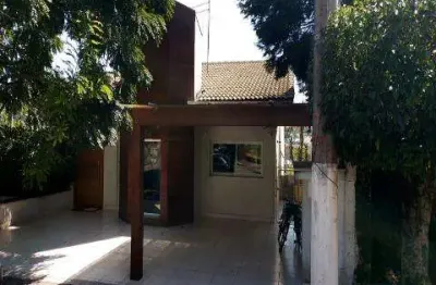 Venda de sobrado no condomínio arujazinho iv, em arujá/sp, 200m² com 5 suítes, ambientes claros, churrasqueira e vista privilegiada. consulte-nos