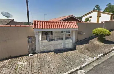 Venda de casa na nossa sra. do carmo, em arujá/sp, 580m² com 02 casas, piscina, churrasqueira, garagem para 12 autos e quintal grande. consulte-nos.