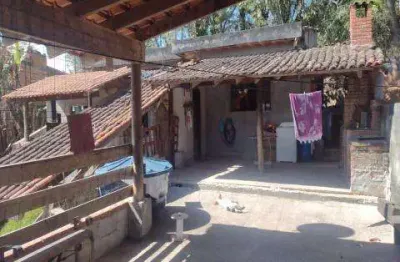 Venda de casa no tupã arujá/sp, com 370m² sendo 2 casas, 03 dormitórios, sala, 02 cozinhas, 02 banheiros, área de lazer c/ churrasqueira. consulte-nos